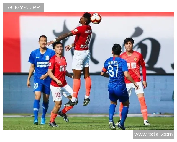 足球明星赛精彩瞬间铲球技术大比拼引发球迷热议与欢呼